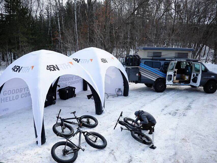 Tentes gonflables événementielles pour la marque de VTT 45NRTH