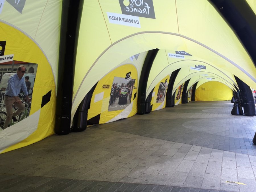 Tentes gonflables promotionnelles du Tour de France