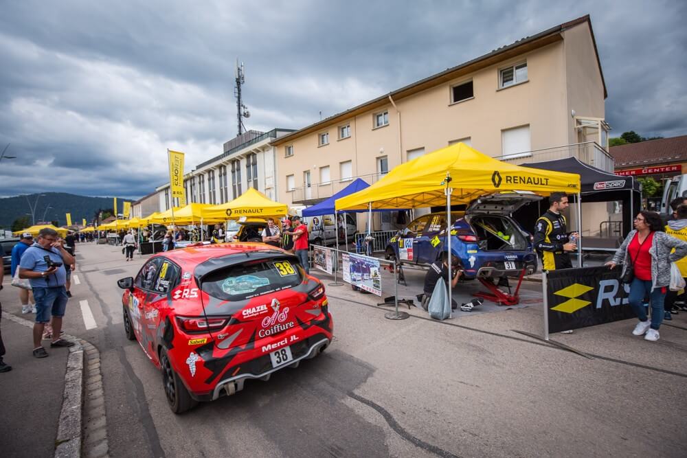 Série de tentes paddocks de rallye pour le team Renault Sport