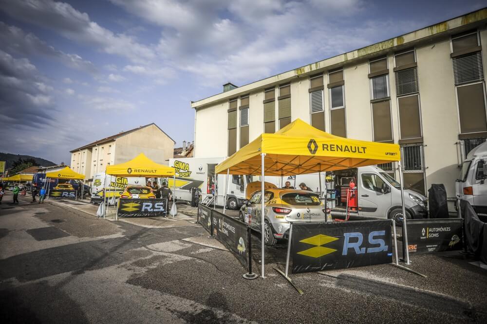 Tente paddock de rallye pour le team Renaul Sport