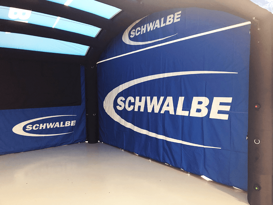 Stand publicitaire schwalbe gonflable_