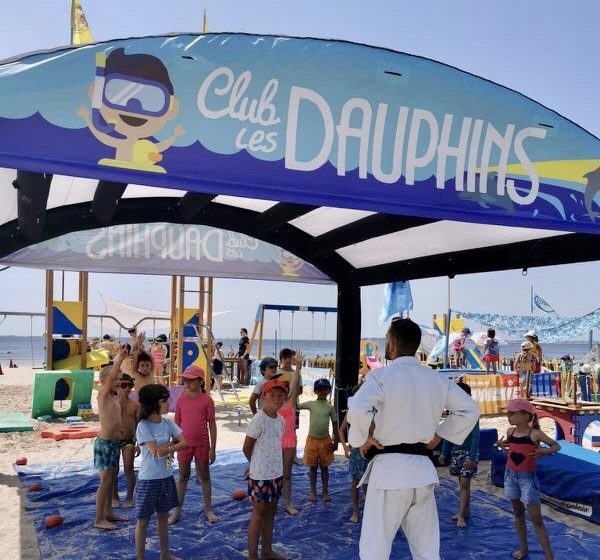 Tente gonflable airbuzz club de plage les dauphins